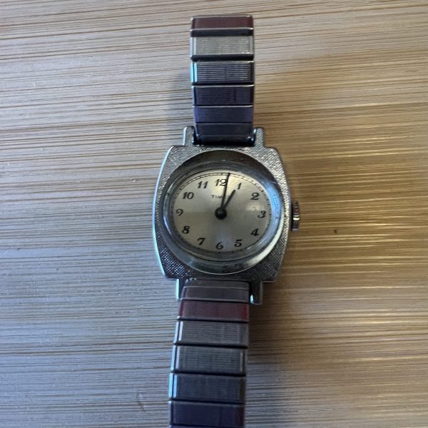 Timex Ladies mechanical windup oval dial cushion case watch - Image 2
