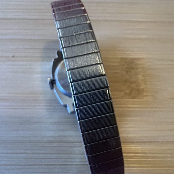 Timex Ladies mechanical windup oval dial cushion case watch - Image 3