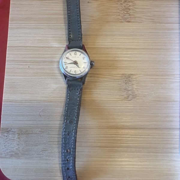 Caroline ladies mechanical wind up field watch with even dial - Image 2