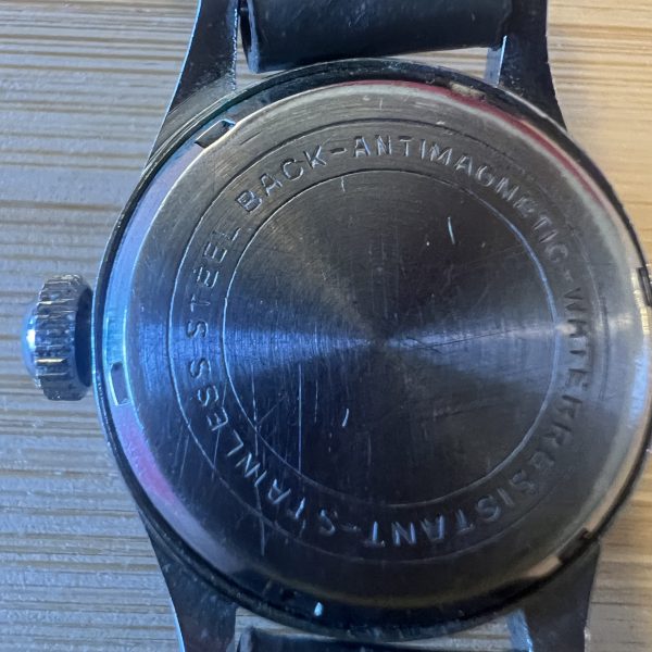 Caroline ladies mechanical wind up field watch with even dial - Image 3