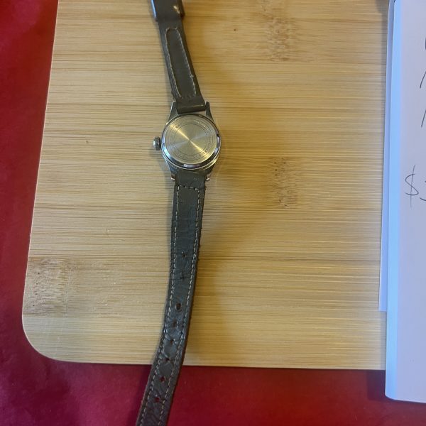 Caroline ladies mechanical wind up field watch with even dial - Image 4