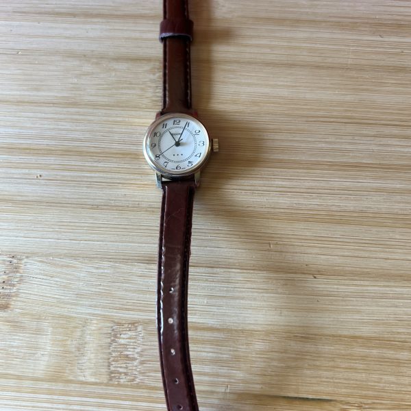 Sharp ladies round windup mechanical watch ref 783211 - Image 2