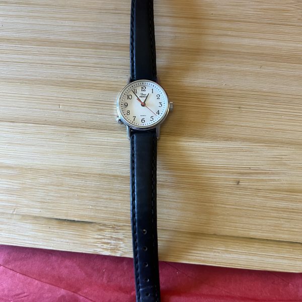Timex dainty ladies Indiglo quartz watch - Image 3