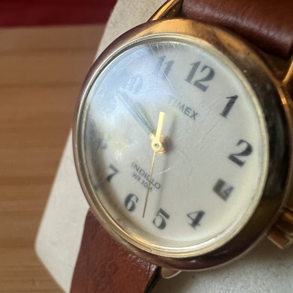 Timex ladies Indiglo quartz gold tone watch - Image 6