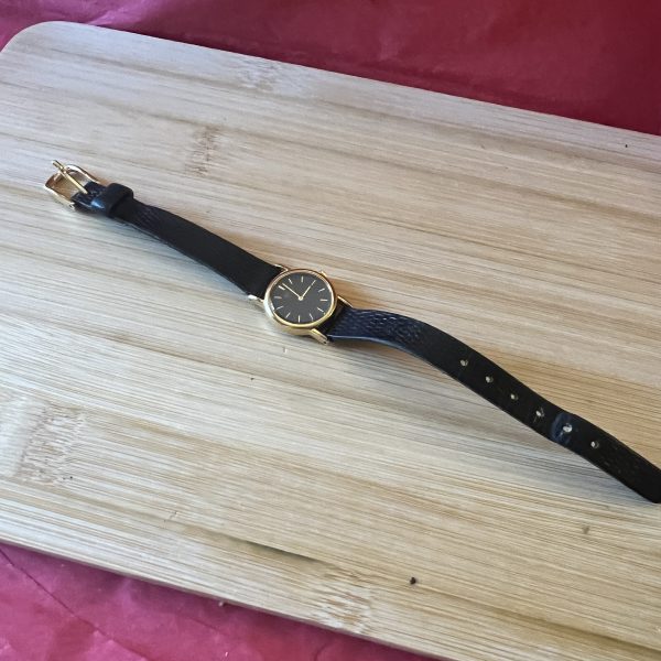 Seiko dainty ladies dress watch gold case black dial ref 2y00-0a10 - Image 2