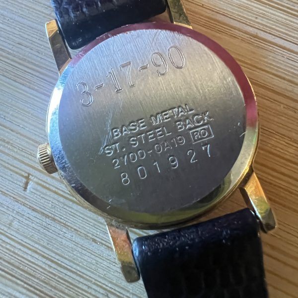 Seiko dainty ladies dress watch gold case black dial ref 2y00-0a10 - Image 3