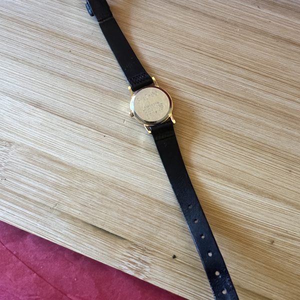 Seiko dainty ladies dress watch gold case black dial ref 2y00-0a10 - Image 4